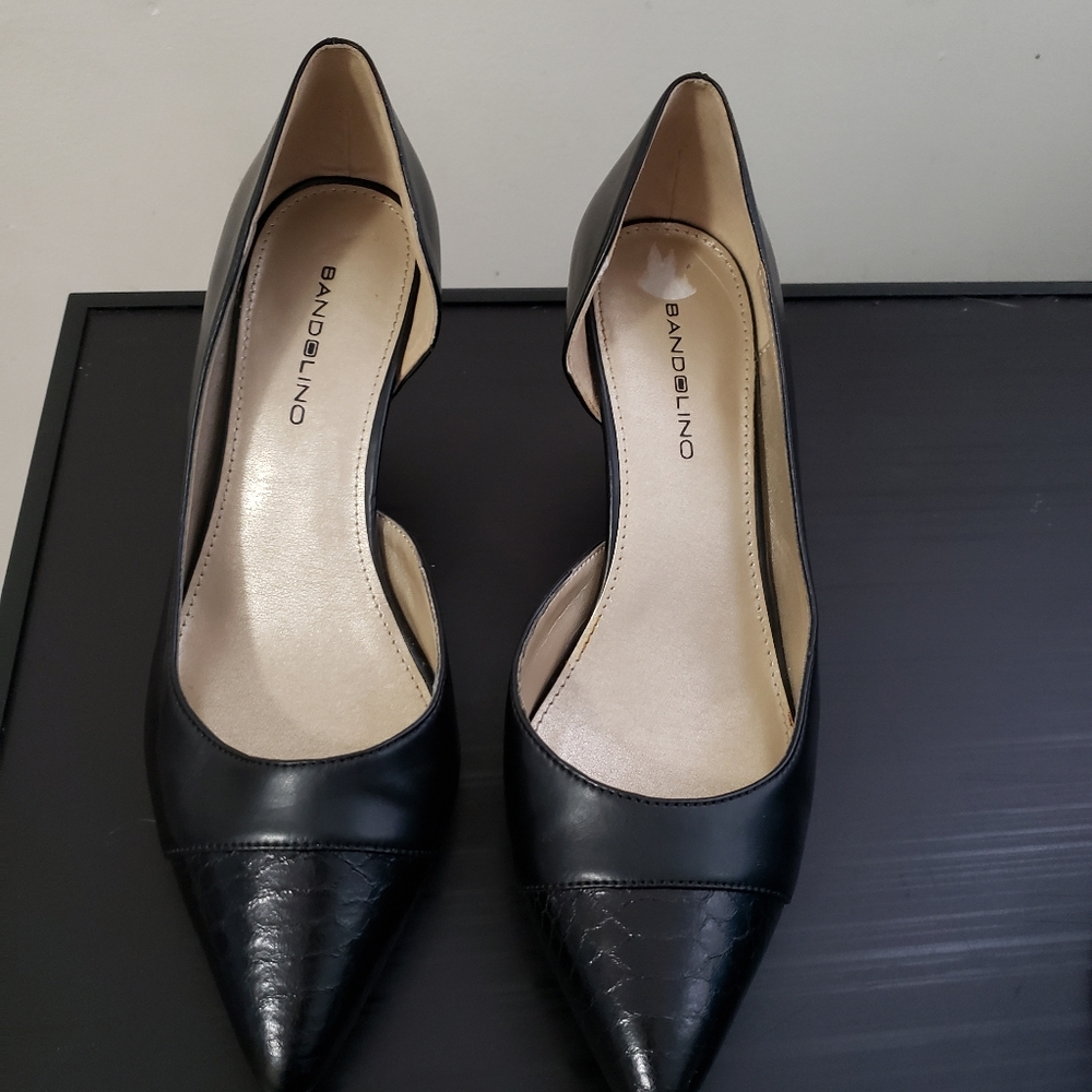 Womens black pumps